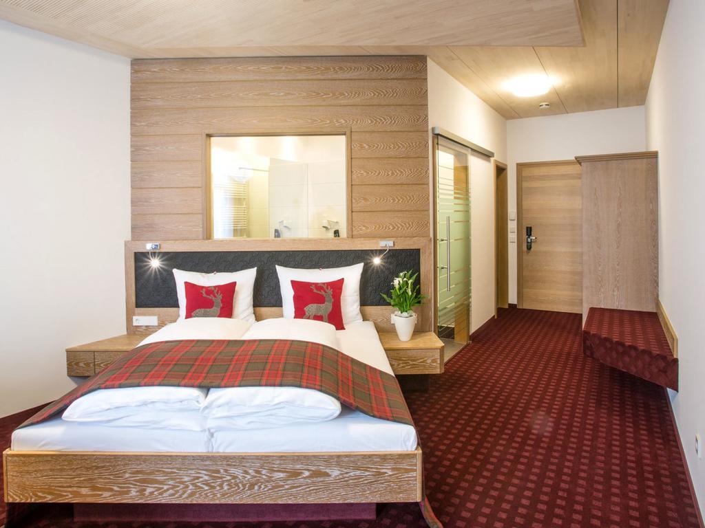 Hotel Kreuz Gaestehaus Und Lauchertbar Mit Terrasse Gammertingen Стая снимка