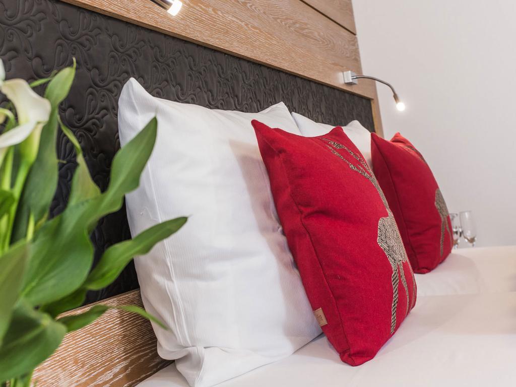 Hotel Kreuz Gaestehaus Und Lauchertbar Mit Terrasse Gammertingen Екстериор снимка