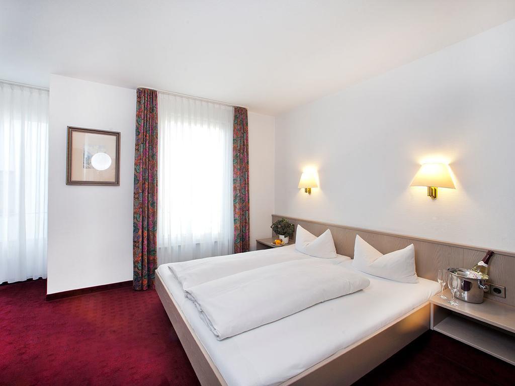 Hotel Kreuz Gaestehaus Und Lauchertbar Mit Terrasse Gammertingen Стая снимка