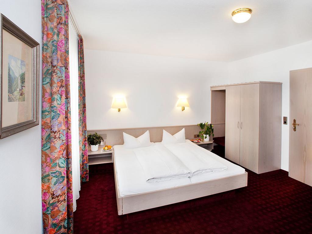 Hotel Kreuz Gaestehaus Und Lauchertbar Mit Terrasse Gammertingen Стая снимка
