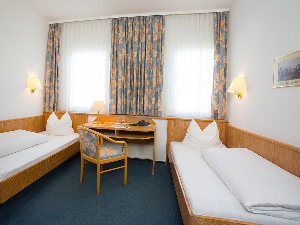 Hotel Kreuz Gaestehaus Und Lauchertbar Mit Terrasse Gammertingen Стая снимка