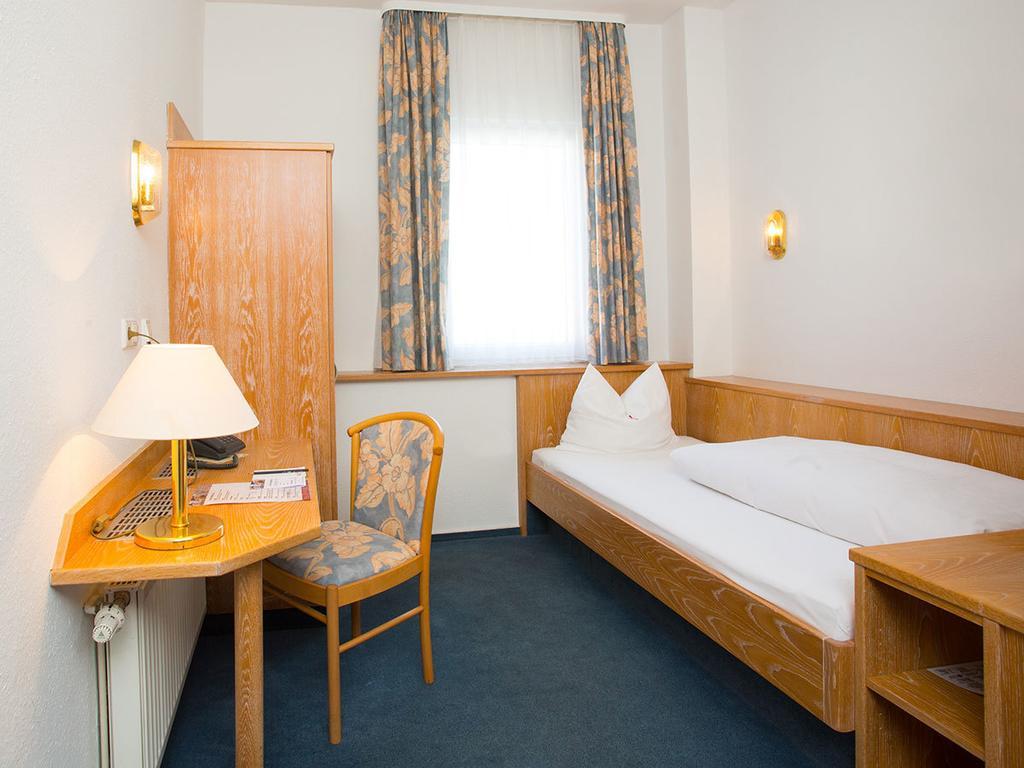 Hotel Kreuz Gaestehaus Und Lauchertbar Mit Terrasse Gammertingen Стая снимка